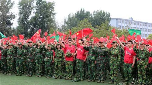 追女生应该怎么聊天,谈恋爱聊什么话题才合适?-机智问答网页